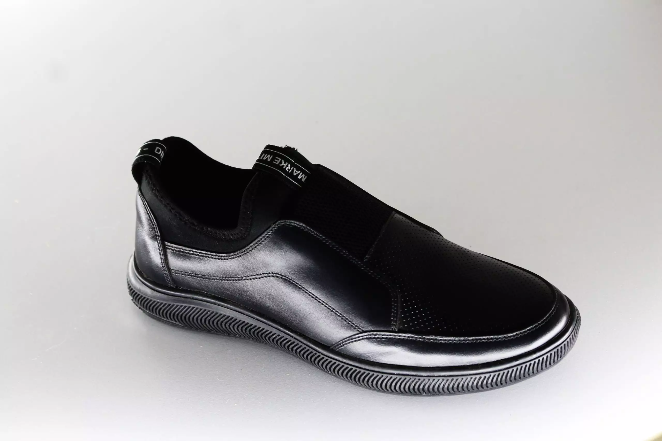 حذاء أنيق كلاسيكي/رياضي