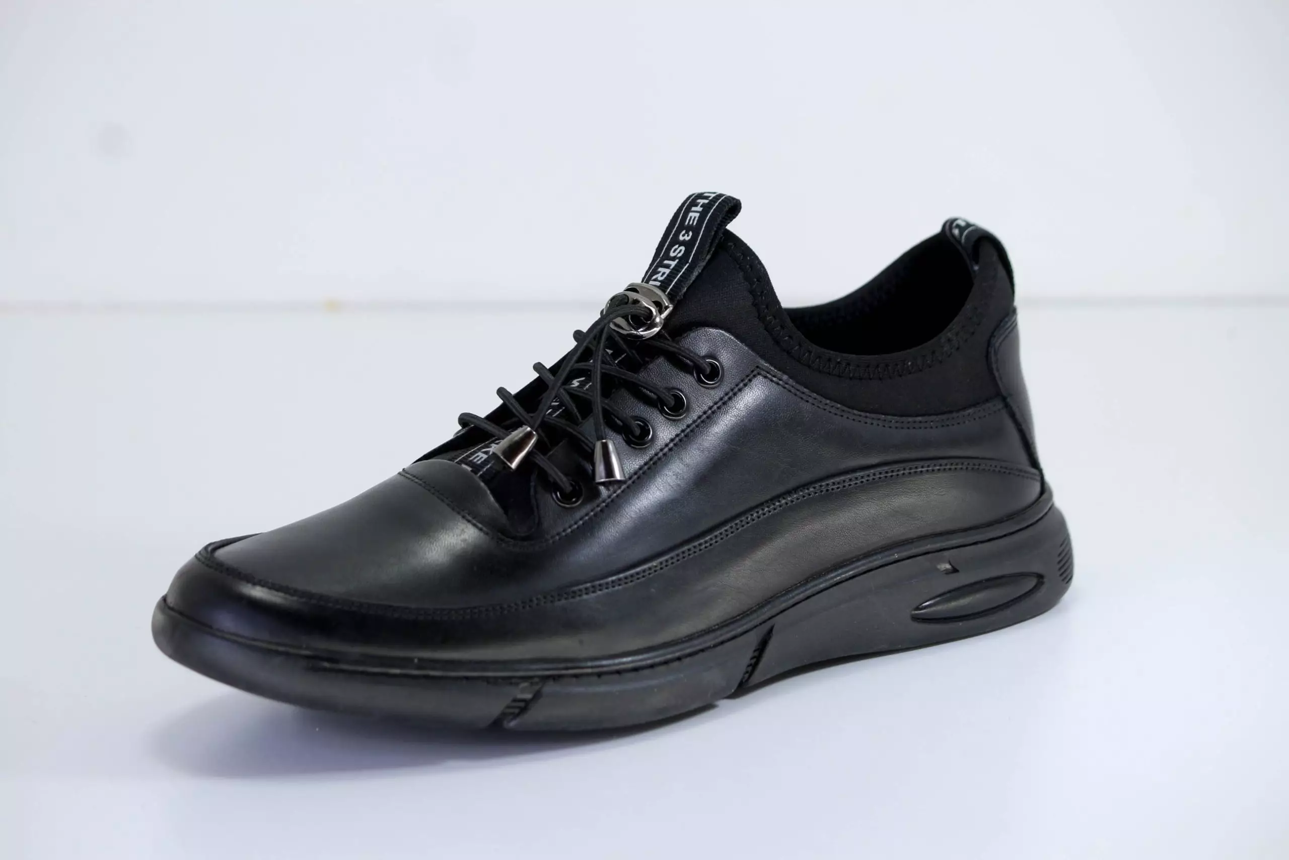 حذاء جلدي خفيف و صيفي