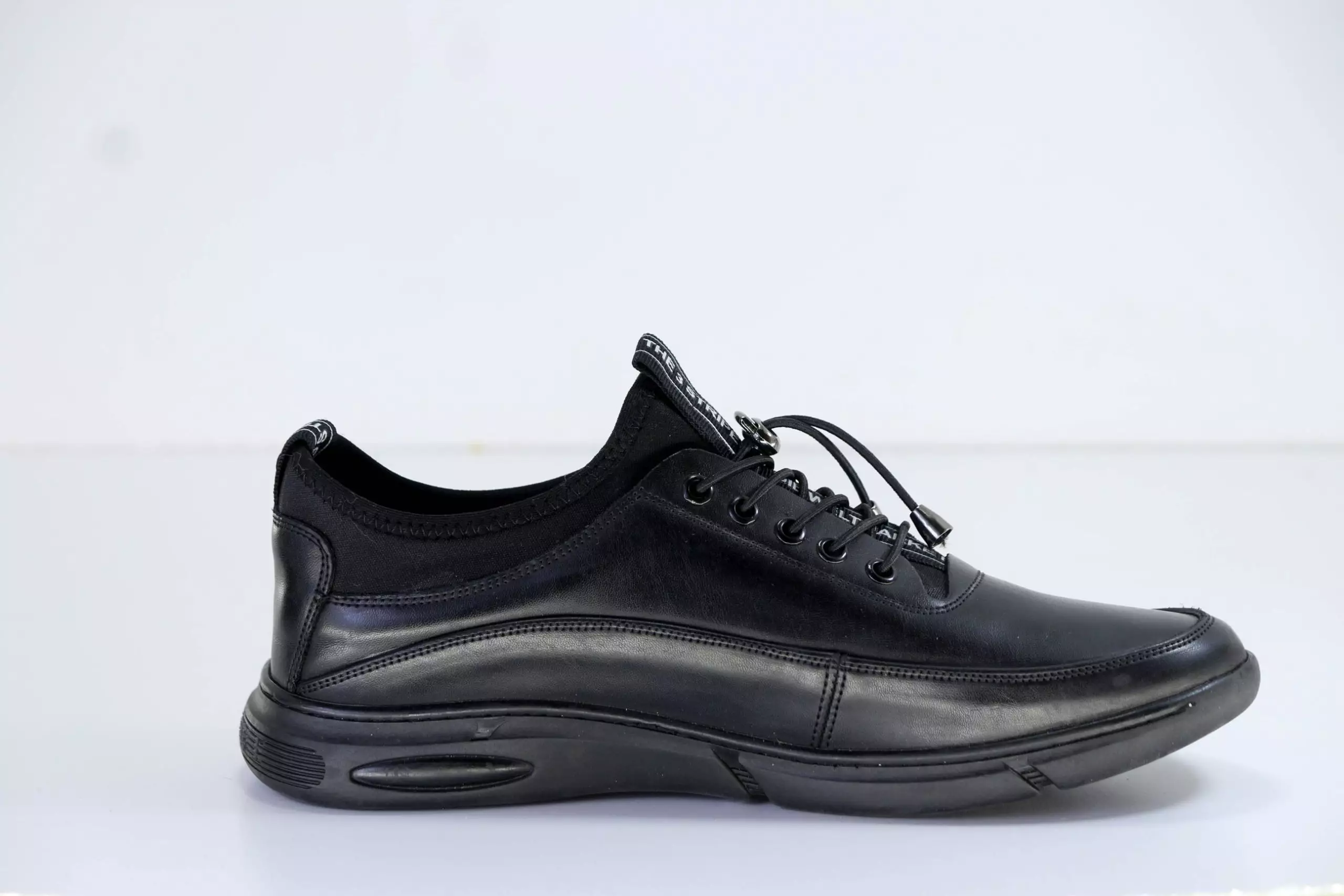 ⁦حذاء جلدي خفيف و صيفي⁩ - الصورة ⁦3⁩