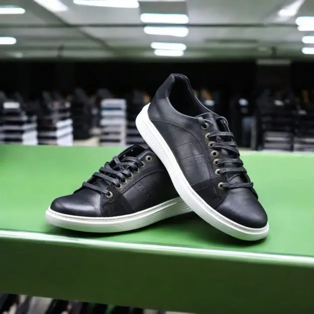 حذاء أسود كلاسيكي فاخر من clarks