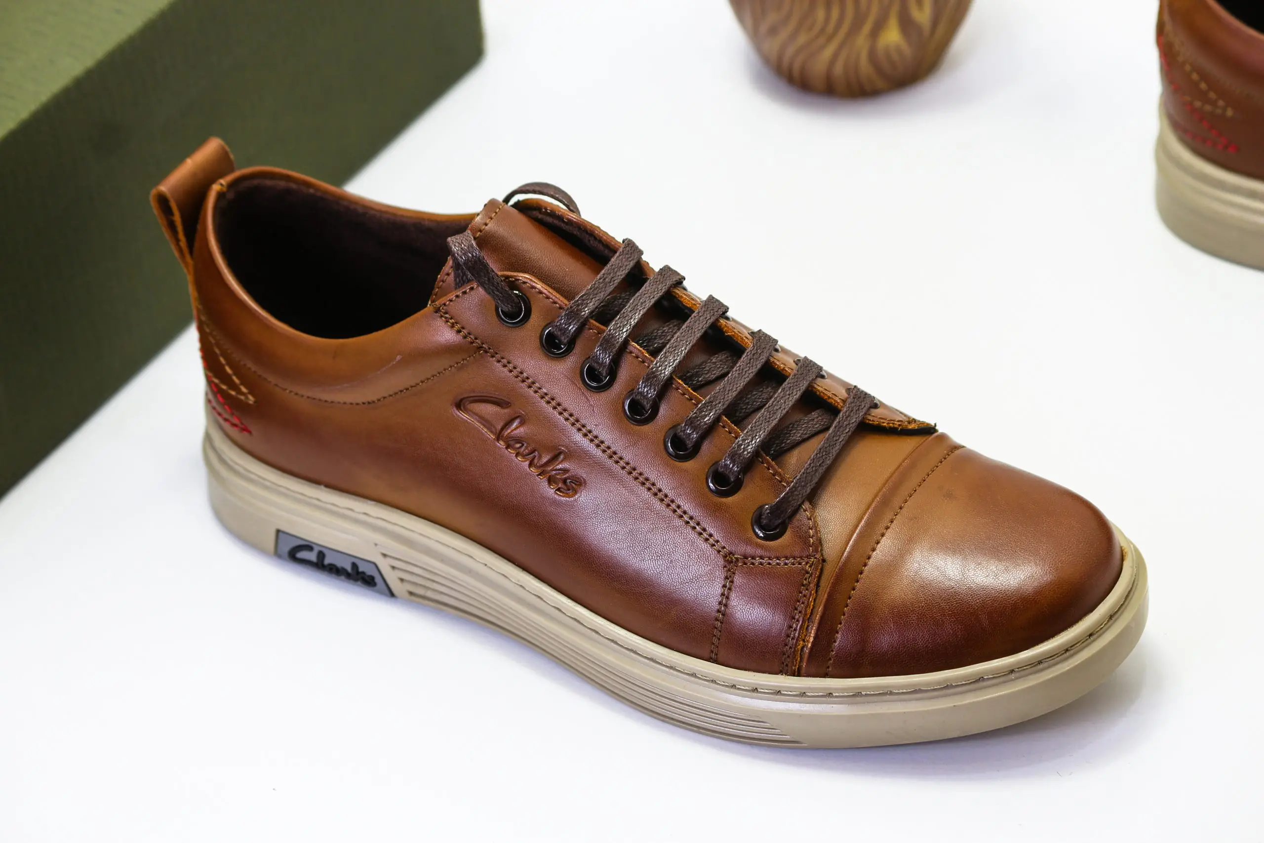 ⁦حذاء كلاسيكي مميز من Clarks⁩ - الصورة ⁦5⁩